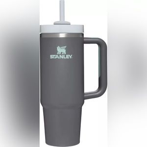NWT Stanley 30oz Quencher H2.0 FlowState Tumbler with Handle Charcoal Gray